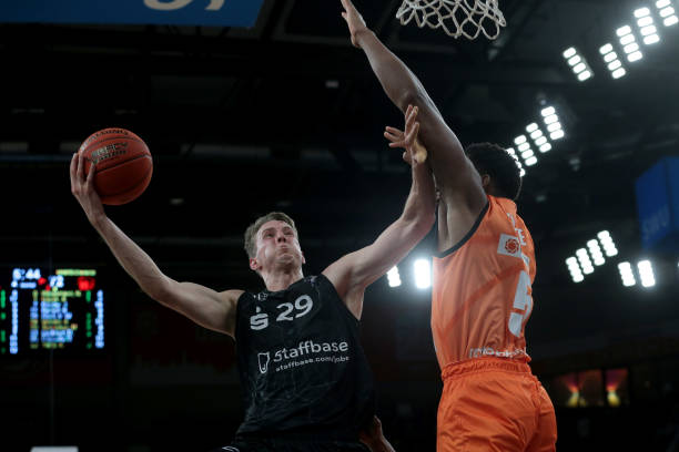 而网队则趁 而网队则趁