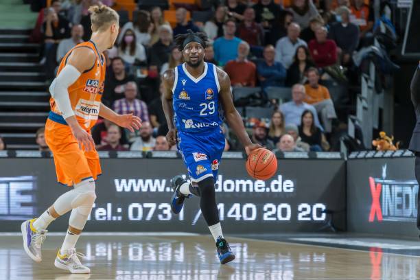 长传助攻萨 长传助攻萨